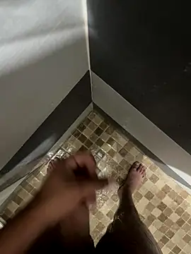 Snapshot of mylovetr1 chatting on 10/31/25, 09:05 mylovetr1 online show from 10/31/25, 09:05