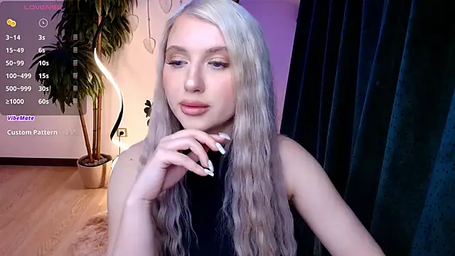 Snapshot of Evacadooo chatting on 04/23/26, 03:52 Evacadooo online show from 04/23/26, 03:52