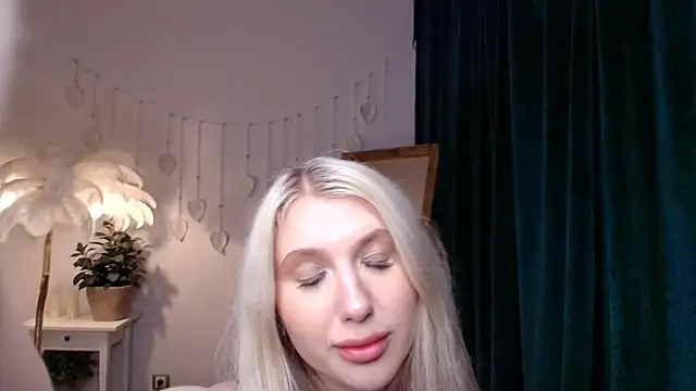 Snapshot of Evacadooo chatting on 05/29/26, 02:53 Evacadooo online show from 05/29/26, 02:53