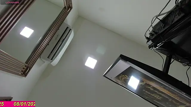 Snapshot of Charlie_Doll chatting on 01/08/25, 11:43 Charlie Doll online show from 01/08/25, 11:43