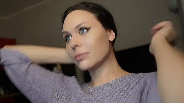 MollyCheiz online show from 12/13/24, 10:34