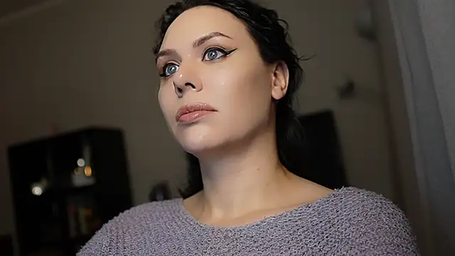 MollyCheiz online show from 12/17/24, 11:27