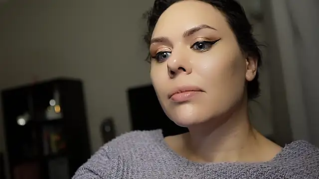 MollyCheiz online show from 12/18/24, 02:32