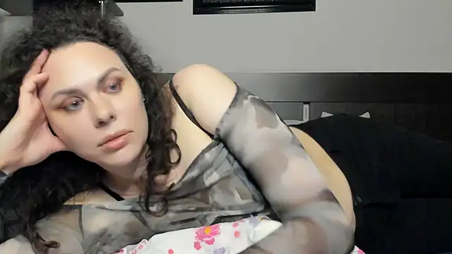 Snapshot of MollyCheiz chatting on 07/05/26, 10:39 MollyCheiz online show from 07/05/26, 10:39