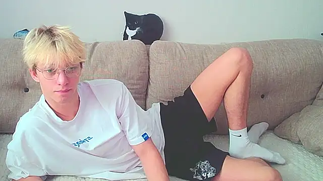 Ostin meow online show from 12/27/24, 06:57