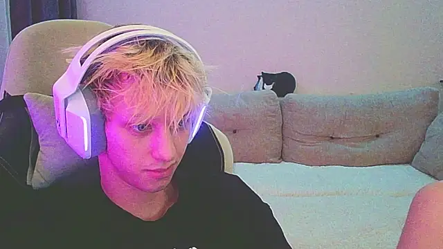 Ostin meow online show from 12/28/24, 02:21