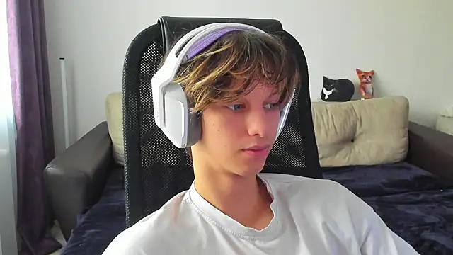 Ostin meow online show from 10/10/25, 08:35