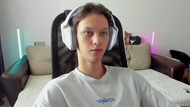 Ostin meow online show from 02/04/26, 07:36