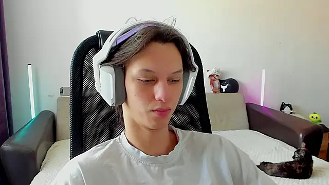 Ostin meow online show from 02/16/26, 04:41