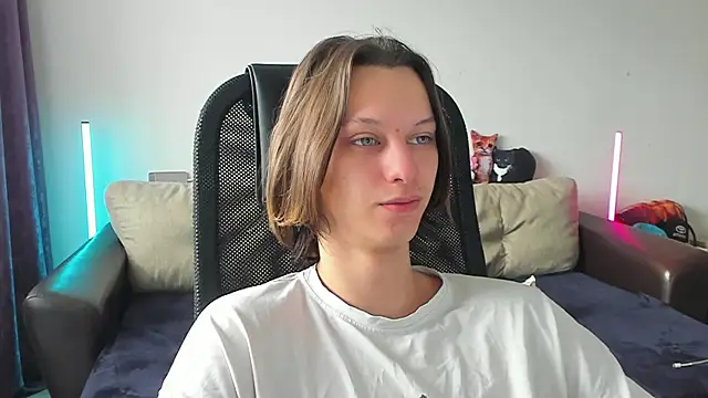 Snapshot of Ostin_meow chatting on 05/17/26, 08:55 Ostin meow online show from 05/17/26, 08:55
