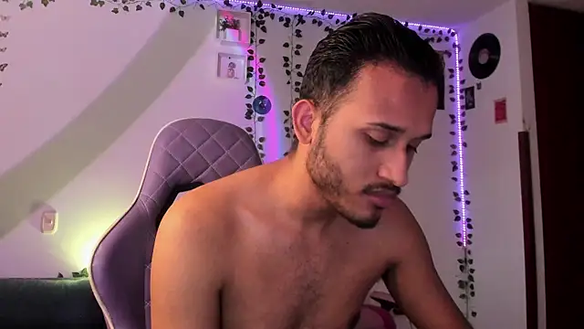 Raf brunette online show from 01/31/25, 12:18