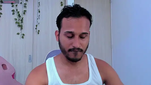 Raf brunette online show from 03/27/26, 06:51