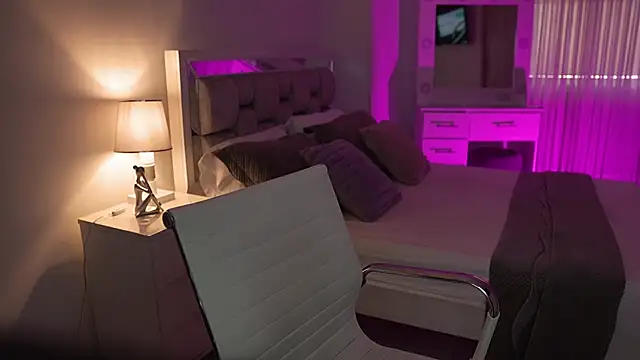 Camilaa bueno online show from 12/19/24, 09:28