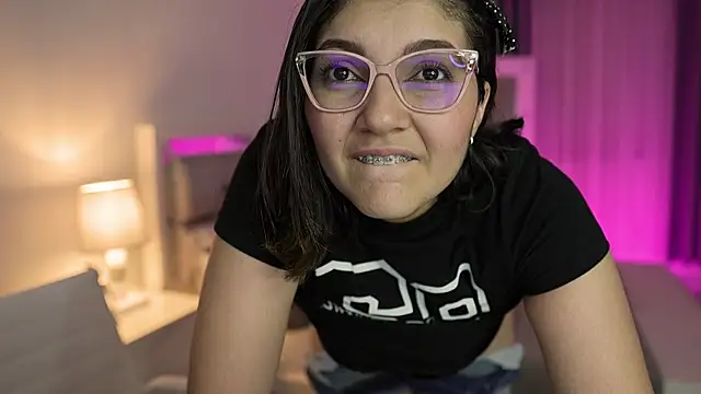 Camilaa bueno online show from 01/12/25, 12:49