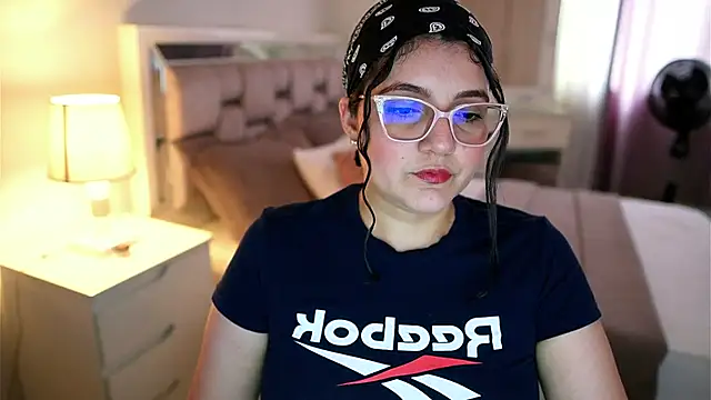 Camilaa bueno online show from 02/15/26, 09:33