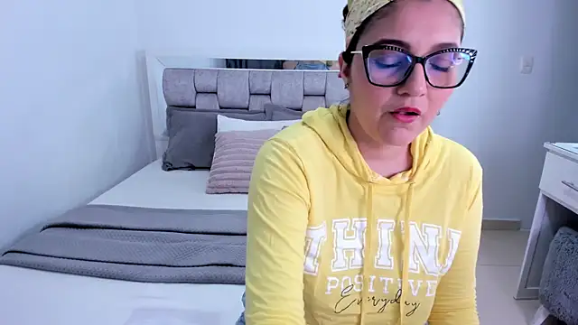 Camilaa bueno online show from 05/27/26, 12:40