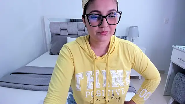 Camilaa bueno online show from 05/27/26, 01:57