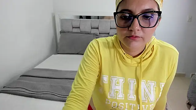 Snapshot of Camilaa_bueno chatting on 07/17/26, 12:17 Camilaa bueno online show from 07/17/26, 12:17