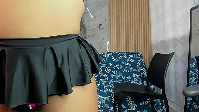 Any topless online show from 11/25/25, 11:10