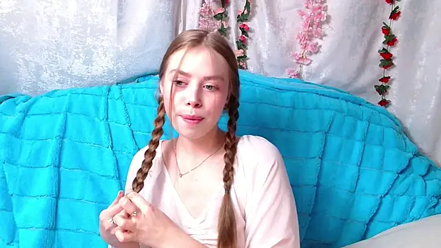 sofiaa here online show from 03/10/25, 12:29