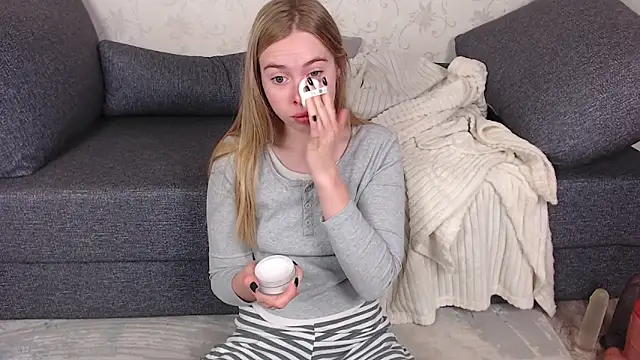 sofiaa here online show from 05/21/26, 12:06