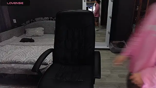 Aria Dl online show from 12/17/25, 12:44