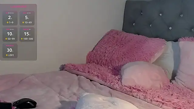 Snapshot of Miah_hilton2 chatting on 12/30/24, 11:17 Miah hilton2 online show from 12/30/24, 11:17