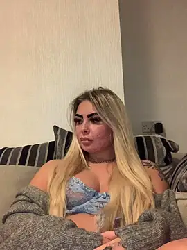 Snapshot of UKJuicyPrincess chatting on 12/02/24, 08:44 UKJuicyPrincess online show from 12/02/24, 08:44