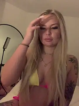 Snapshot of UKJuicyPrincess chatting on 01/14/25, 10:23 UKJuicyPrincess online show from 01/14/25, 10:23