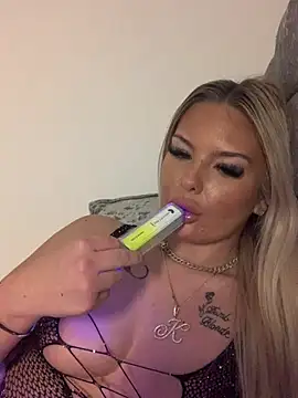 Snapshot of UKJuicyPrincess chatting on 01/28/25, 08:47 UKJuicyPrincess online show from 01/28/25, 08:47