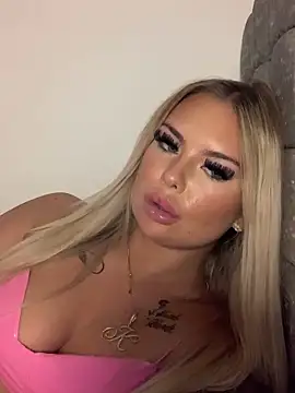 Snapshot of UKJuicyPrincess chatting on 02/04/25, 06:27 UKJuicyPrincess online show from 02/04/25, 06:27