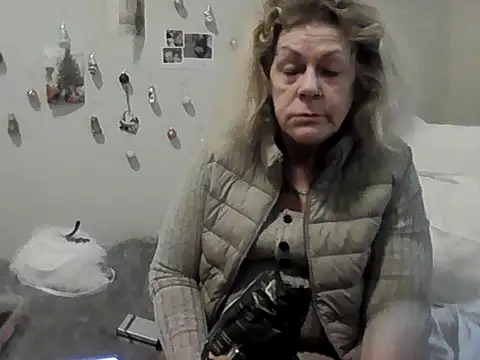 housewife shantie online show from 12/01/25, 12:54