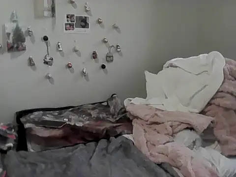 housewife shantie online show from 12/05/25, 12:58