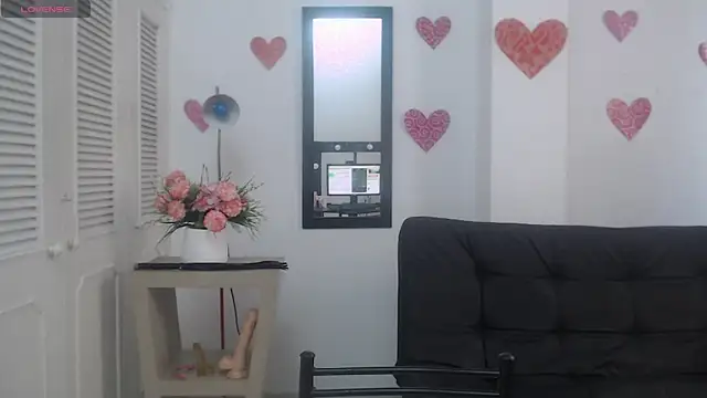 lulu 25  online show from 12/23/24, 12:30