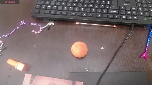 lulu 25  online show from 12/24/24, 04:33