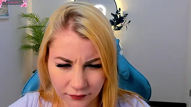 Snapshot of Ver_0nika chatting on 12/03/24, 09:33 Ver 0nika online show from 12/03/24, 09:33