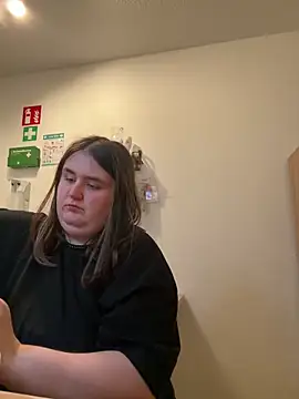 hotiee online show from 03/07/25, 07:27