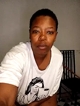 curvyloneah75 online show from 10/18/25, 04:04