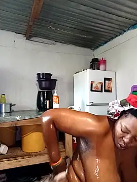 curvyloneah75 online show from 11/17/25, 06:08