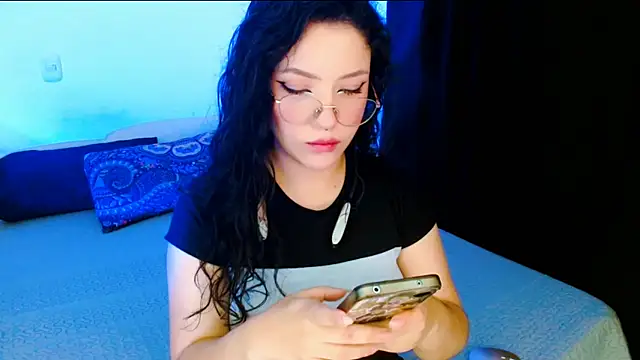 DollCam   online show from 10/24/25, 01:24