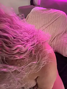 CurvyAnonymousGirl89 online show from 10/19/25, 06:30