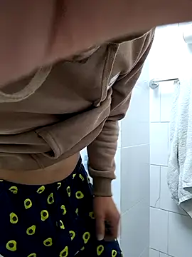 tula chyk online show from 12/04/24, 12:14