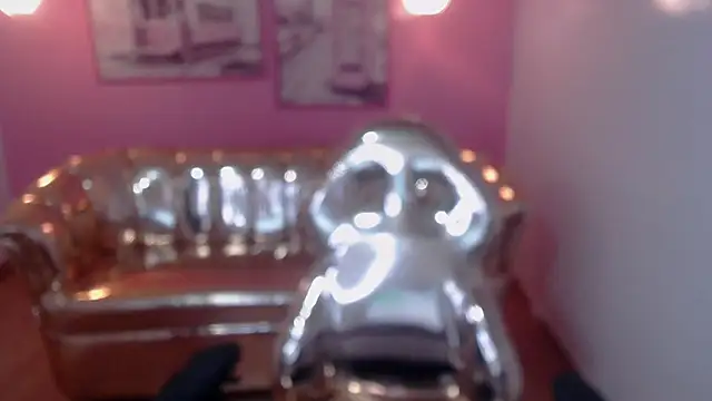 Snapshot of sabrina_jones_t chatting on 12/14/24, 10:02 sabrina jones t online show from 12/14/24, 10:02