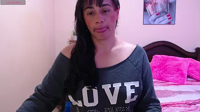 sara florez1 online show from 11/15/25, 10:12