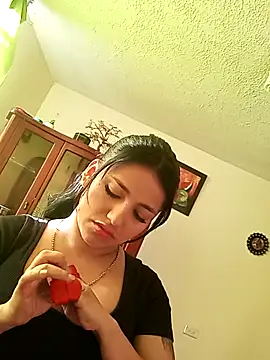 Naomy veracruz  online show from 11/12/25, 12:16