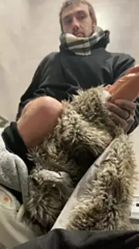 Snapshot of Fuckboy4public chatting on 12/20/24, 06:02 Fuckboy4public online show from 12/20/24, 06:02