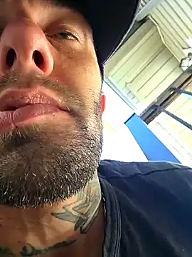 Snapshot of Fuckboy4public chatting on 09/22/25, 09:28 Fuckboy4public online show from 09/22/25, 09:28