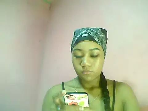 Snapshot of Fariana01 chatting on 12/29/24, 11:50 Fariana01 online show from 12/29/24, 11:50