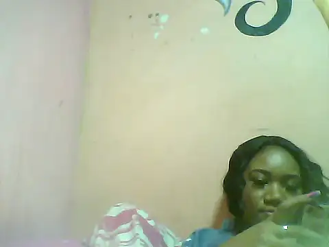 Snapshot of Fariana01 chatting on 01/04/25, 01:21 Fariana01 online show from 01/04/25, 01:21