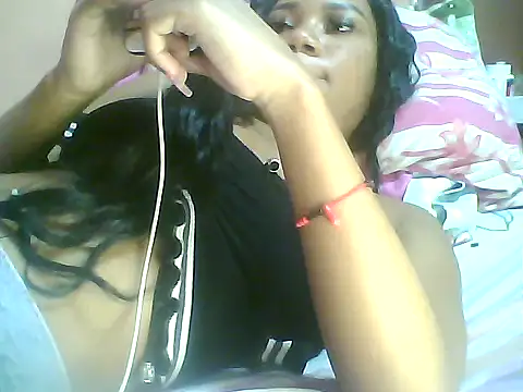 Snapshot of Fariana01 chatting on 01/09/25, 02:33 Fariana01 online show from 01/09/25, 02:33